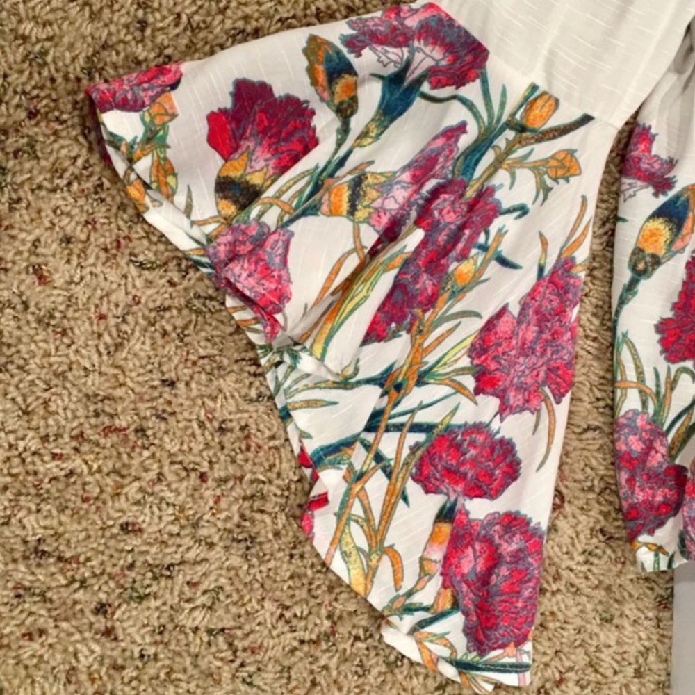 A. Calin Off Shoulder Tulip Sleeve Floral Top Small - Picture 6 of 7